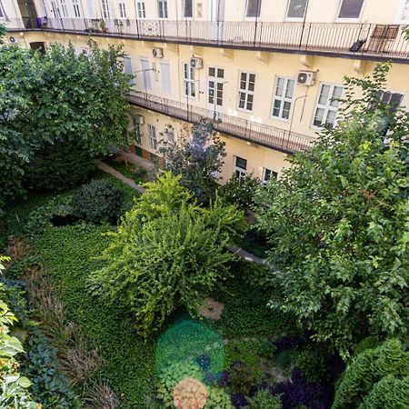 Oasis Apartment On The Broadway With Ac Budapest Luaran gambar