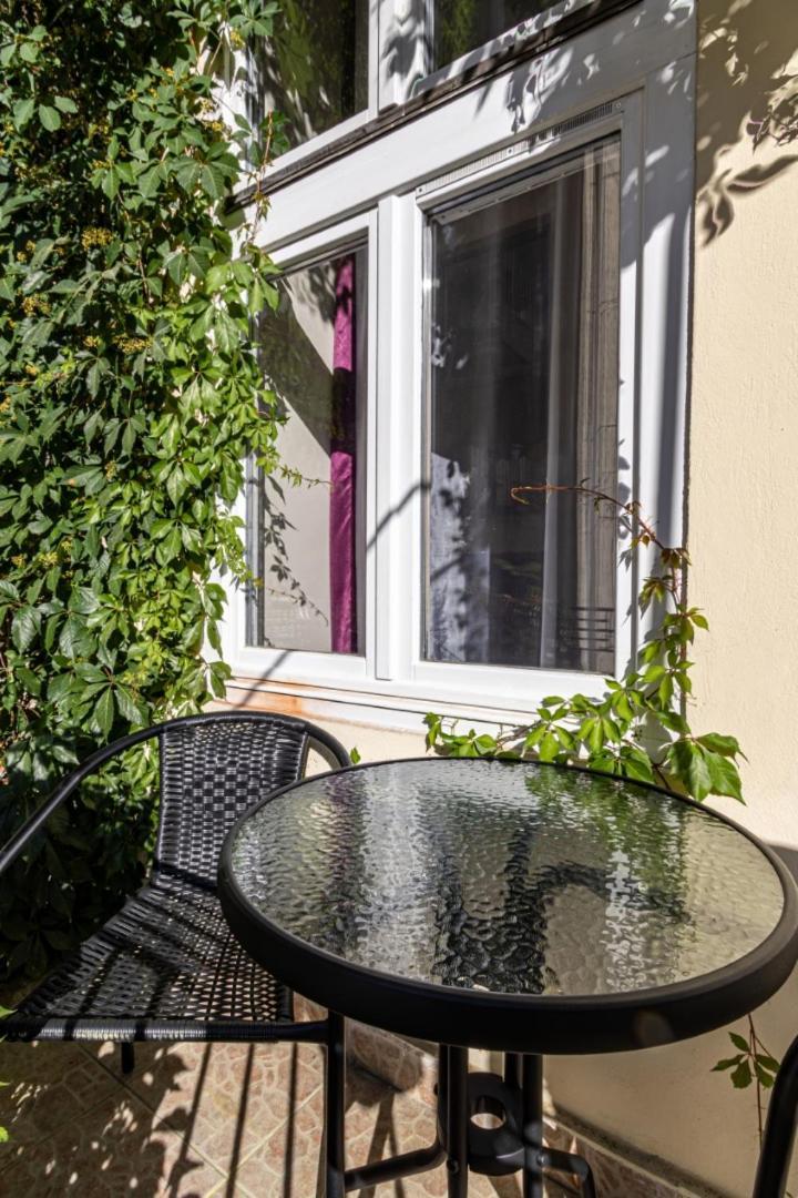 Oasis Apartment On The Broadway With Ac Budapest Luaran gambar