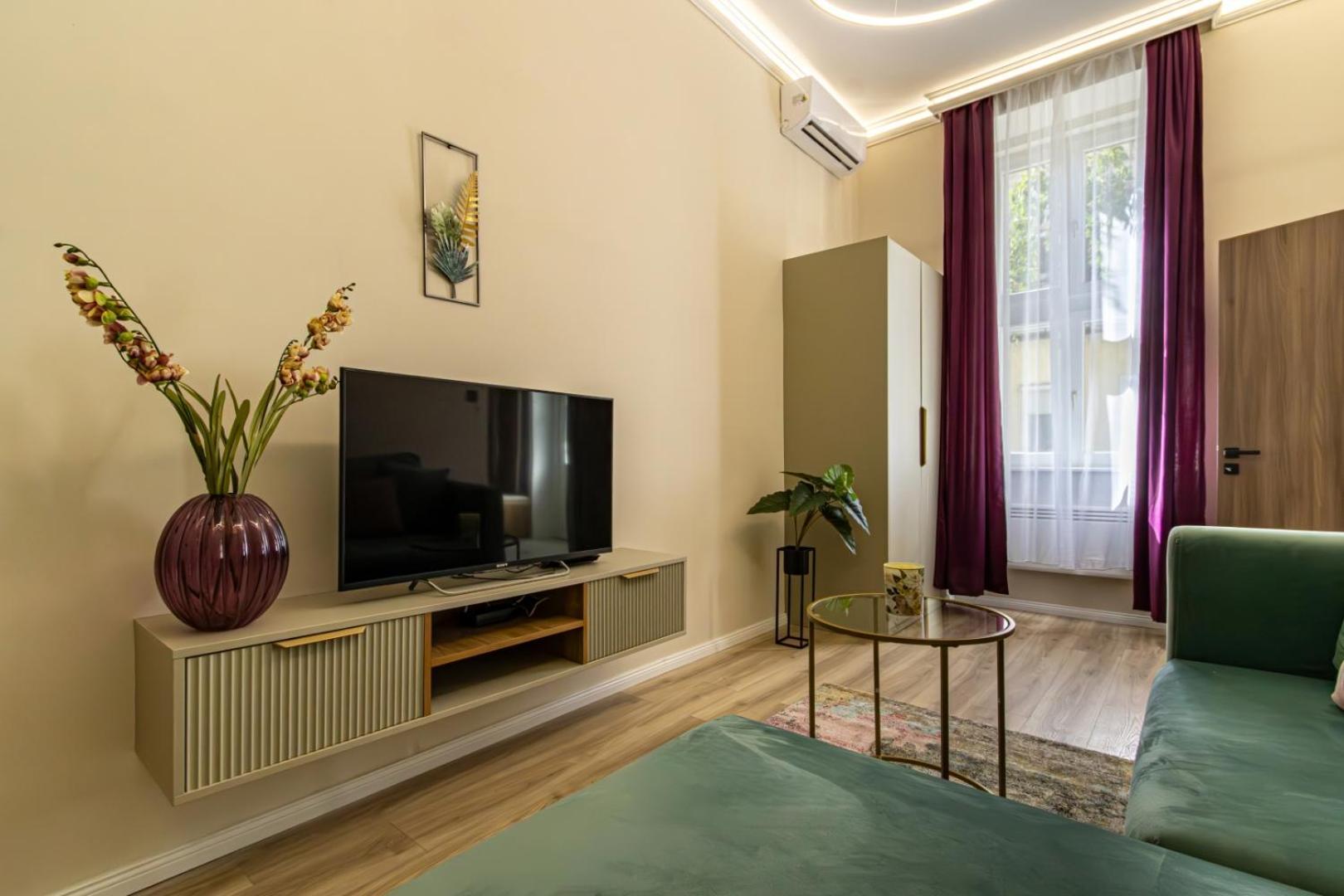 Oasis Apartment On The Broadway With Ac Budapest Luaran gambar