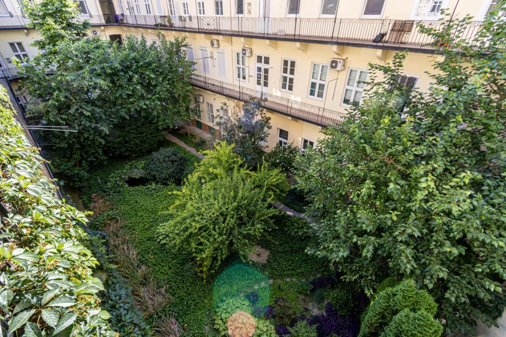 Oasis Apartment On The Broadway With Ac Budapest Luaran gambar